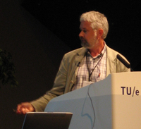 Leo Maas talks about Wave Attractors: Linear Yet Nonlinear; photograph by Gabor Orosz
